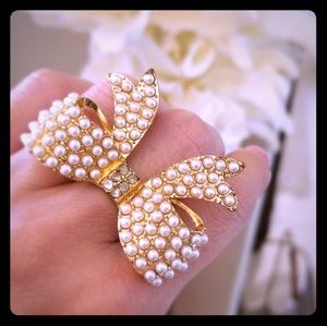 FREE w/bundleof 2 Bow pearl ring stretchy